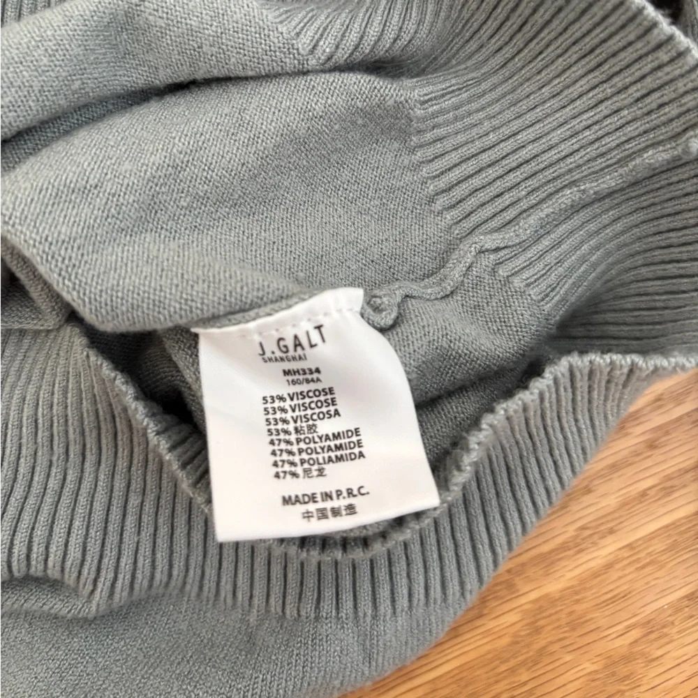 Brandy Melville/ John Galt Cropped Sweater - Picture 3 of 3